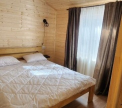 Шале Comfort с 2 комнатами с красивым видом из окна в Maas