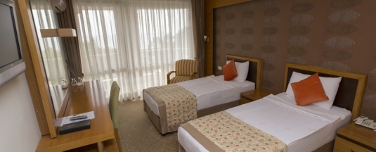 Одноместный номер Standard с балконом двуспальная кровать в Sırma Hotel