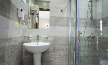 Двухместный номер Standard с балконом 2 отдельные кровати в Отель Tbilisi Inn