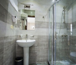 Двухместный номер Standard с балконом 2 отдельные кровати в Отель Tbilisi Inn
