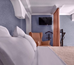 Двухуровневый Люкс с гидромассажной ванной в Tesoro