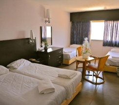 Четырёхместный номер Standard двуспальная кровать в Aquamarine Hotel