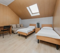 Номер семейный Standard с 2 комнатами с балконом и с красивым видом из окна в Green rent