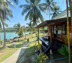 Двухместное бунгало с видом на море двуспальная кровать в Kinnaree Resort Koh Kood