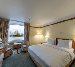 Номер улучшенный с видом на реку в Radisson Slavyanskaya Hotel Moscow