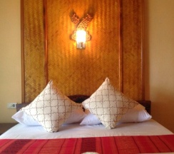 Двухместный номер Standard с балконом двуспальная кровать в Ruan Mai Naiyang Beach Resort