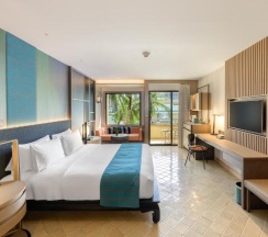 Двухместный номер Premium с балконом и с видом на город двуспальная кровать в Holiday Inn Resort Phuket by IHG