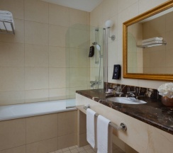 Полулюкс с двуспальной кроватью в Vasilievsky hotel