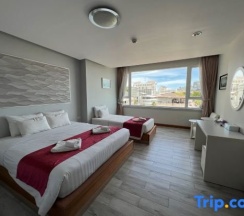 Трёхместный люкс с частичным видом на море в The Beach Front Resort Pattaya  - SHA Plus
