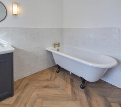 Коттедж с 5 комнатами в Host Stay Castle View
