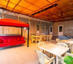 Трехместный номер стандарт с двухспальной и односпальной кроватями в Восход