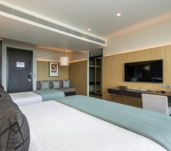 Двухместный номер Family с видом на море двуспальная кровать в My Beach Resort Phuket