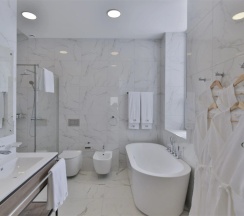 Сюит с террасой с видом на море в Garden Resort