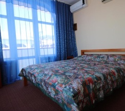 Двухместный номер Standard с балконом и рядом с пляжем двуспальная кровать в Бриз