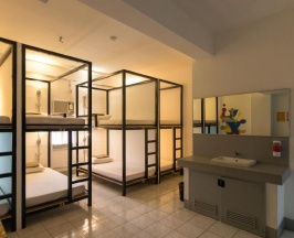 Кровать в общем номере в Mad Monkey Hostel Cebu City
