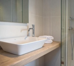 Двухместный номер Superior с видом на море двуспальная кровать в Meltemi Hotel