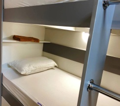 Кровать в общем номере (мужской номер) в Арктика