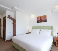 Номер Standard в Sunrise Hotel 日升酒店