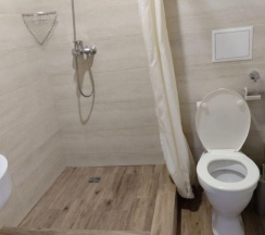 Комната делюкс с 1 двуспальной кроватью в Черноморец