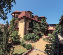 5-местный "Коттедж" двухуровневый в Манэ