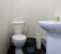 Кровать в общем 6-местном номере (удобства на этаже) в I hostel