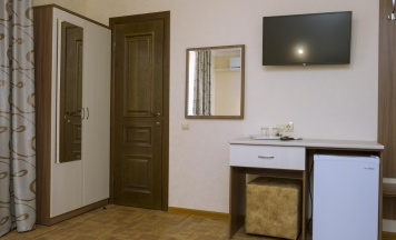 Номер стандарт с 1 двуспальной кроватью без балкона в ТриО