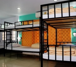 Кровать в общем номере в Home Base Hostel - Adults Only