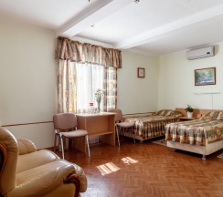 Номер улучшенный семейный с 1 двуспальной кроватью в Villa Victoria