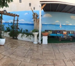 Коттедж с 2 комнатами в Mamas Summer House
