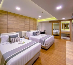 Четырёхместный люкс Family с 2 комнатами в Phuket Graceland Resort And Spa