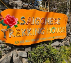 Двухместный номер Standard с видом на сад двуспальная кровать в Saigonese Trekking House - Hostel