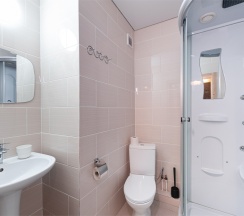 Двухуровневый семейный номер с балконом на 3-4 гостей и видом на море (корпус Б) в Оптимист