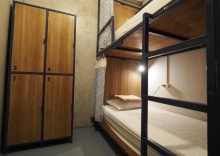 Кровать в общем номере в I-Sleep Silom Hostel