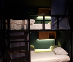 Кровать в общем номере (мужской номер) в Borbaboom Phuket Poshtel And Hostel Sha By Zuzu