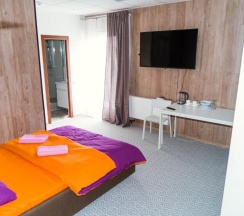 Отдельный номер с двуспальной кроватью в Maziiz hotel на Советском