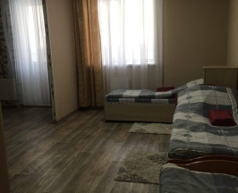 Кровать в 3-местном общем номере в Кызыл Яр