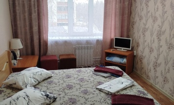 Номер стандарт с 1 двуспальной кроватью и холодильником в Зори Урала