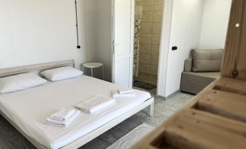 Бунгало улучшенное с 1 двуспальной кроватью №6 в 9-й километр