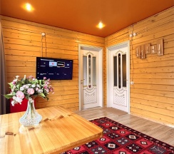 Двухкомнатный комфорт с общей террасой и видом на горы | 2 этаж в Hayat Haus