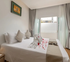 Люкс New семейный с джакузи на крыше с 3 комнатами в Phunawa Resort