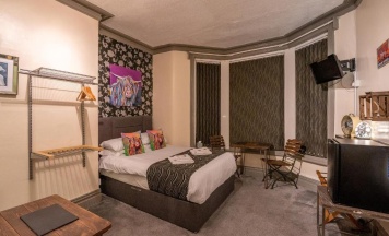 Двухместный номер Deluxe с видом на море двуспальная кровать в Manor House Hotel