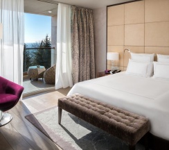 Номер Signature Suite, с видом на море, с гостиной - с двуспальной кроватью в Swissotel Resort Сочи Камелия