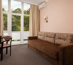 Четырёхместный семейный номер Comfort с 2 комнатами в Знание