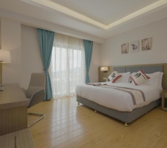 Одноместный номер Standard двуспальная кровать и односпальная кровать в Stay Easy Plus Hotel