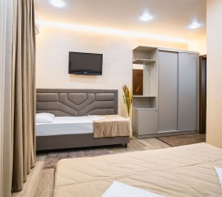 6-местный 2-комнатный "Семейный" номер с балконом в Манэ