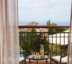 Семейный номер Standard c 1 комнатой с видом на море в Aphrodite Hills Hotel