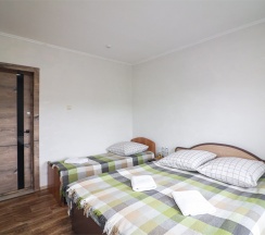 Трёхместный номер "Семейный" №3 в Кедр Золотой