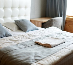 Двухместный гостиничный номер с большой кроватью с видом на море в Алые паруса