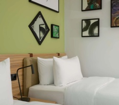 Четырёхместный номер семейный Connecting в Hampton by HILTON