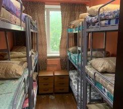 Кровать в общем номере в Hensi